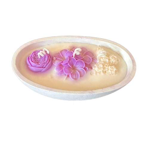 Lumânare parfumată în vas tip bărcuță handmade-Miros floral din lemn de santal
